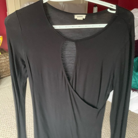 *SOLD*✨2/$20✨ Long Sleeve Key-Hole Cutout Top - Picture 2 of 2